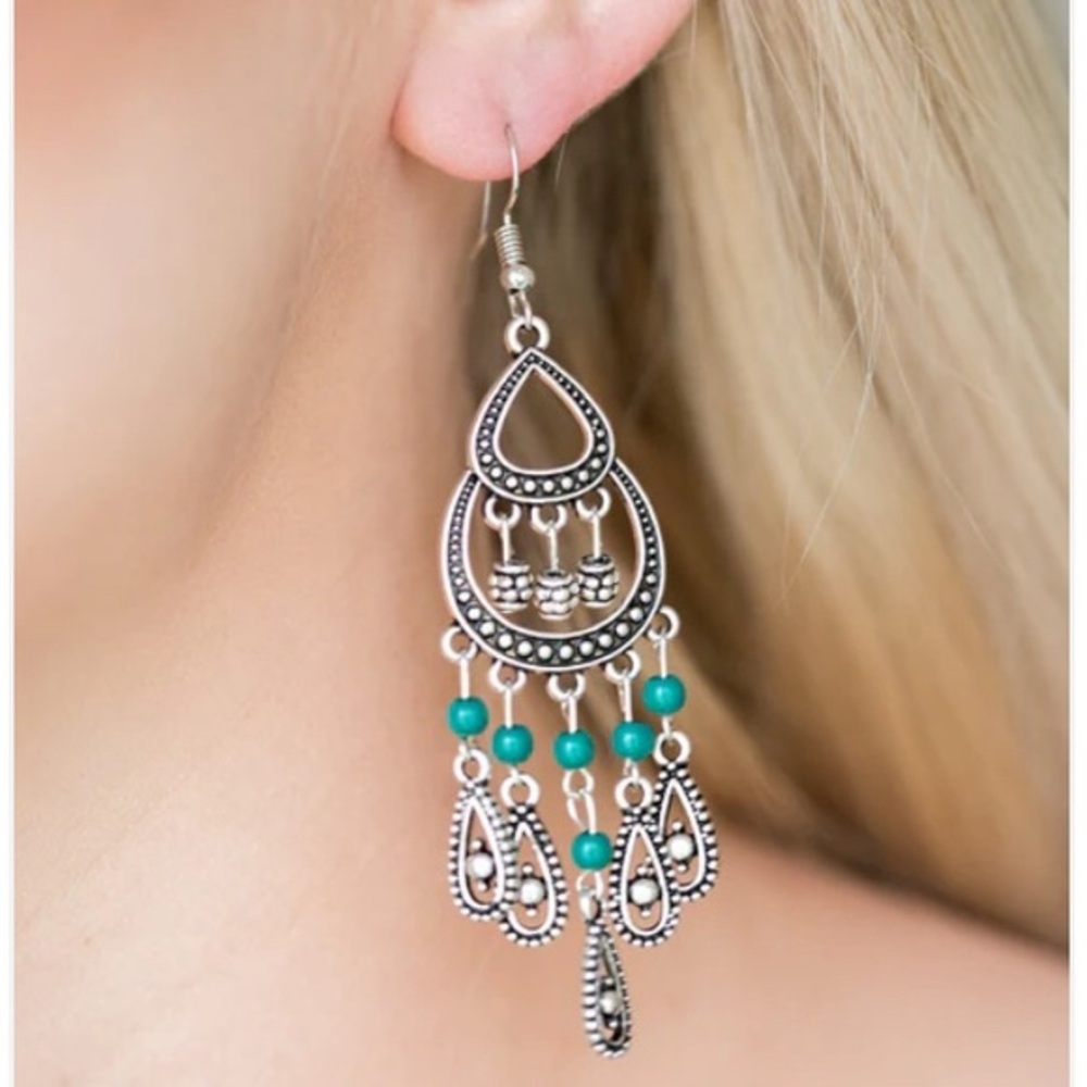 🫶🏻 Paparazzi Eastern Excursion Earrings